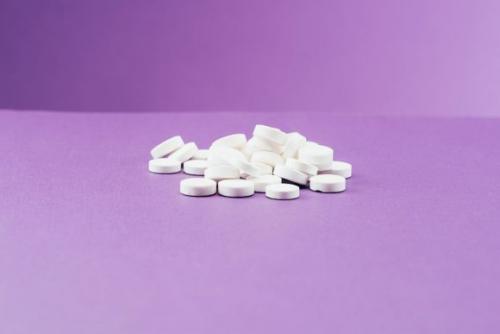 Чем мазать герпес на губе. Типы препаратов от герпеса на губах