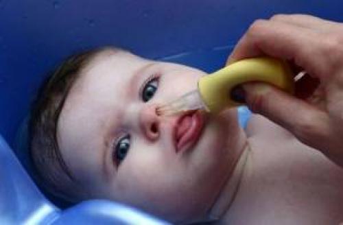 Как убрать сопли у новорожденного комаровский. Физиологического насморк