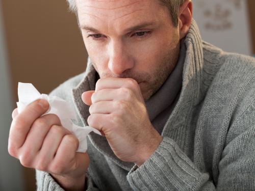 Сильный мокрый кашель без температуры у взрослого. Причины кашля с мокротой и его разновидности