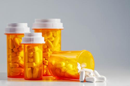 Мифы о сроках годности лекарств. Можно ли использовать просроченные лекарства? 01