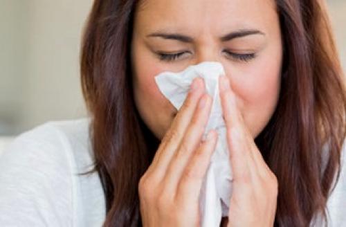 У ребенка сопли текут ручьем. Первая помощь 03