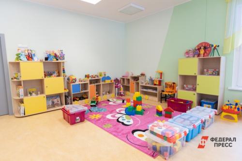 Каковы риски для других детей, если вести ребенка с насморком в детсад. Можно ли вести ребенка с насморком и кашлем в детсад и школу: неожиданные ответы врачей