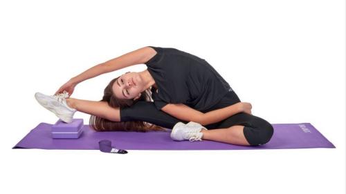 Нужно ли покупать дорогие инвентарь для занятий йогой. Выбор настоящих йогов: подборка правильной экипировки для тренировок