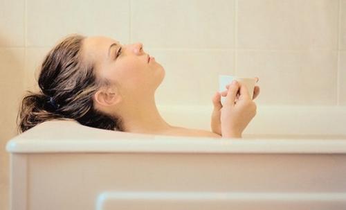 Можно ли мыть голову или принимать ванну с мылом во время месячных. Можно ли принимать ванну во время месячных: мнение врачей