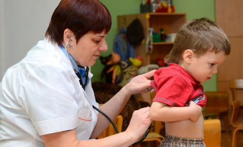 Можно ли ребенку с насморком в детсад. Можно ли заразиться насморком? 03 Можно ли ребенку с насморком в детсад. Можно ли заразиться насморком? 03